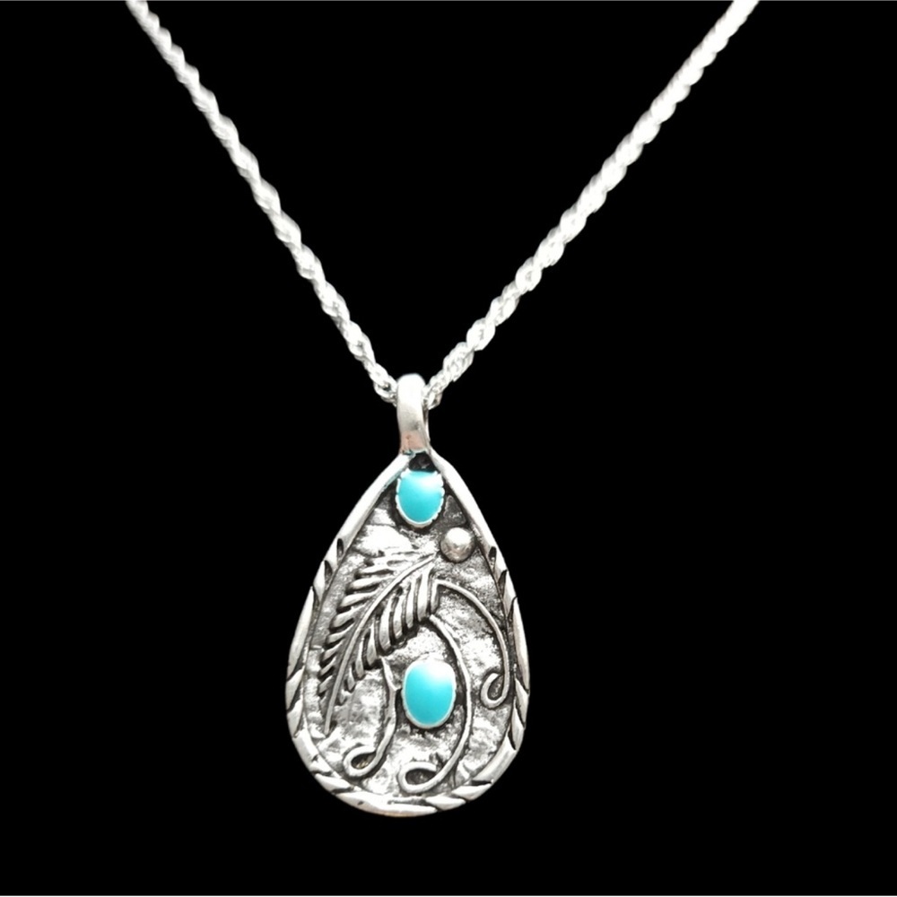 Beautiful Antique Style Silver Leaf Pendant Necklace - NWOT - Picture 5 of 7